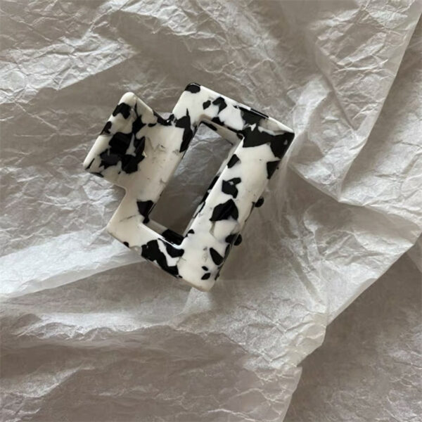 Chaifu Studio F63 INS Cold Wind Retro Temperament Cow Color Black And White Acetate Hairpin Clip - Image 3