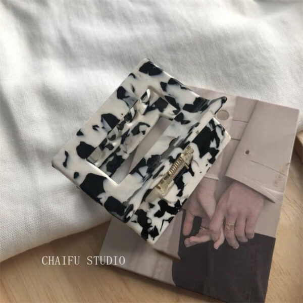 Chaifu Studio F63 INS Cold Wind Retro Temperament Cow Color Black And White Acetate Hairpin Clip - Image 4